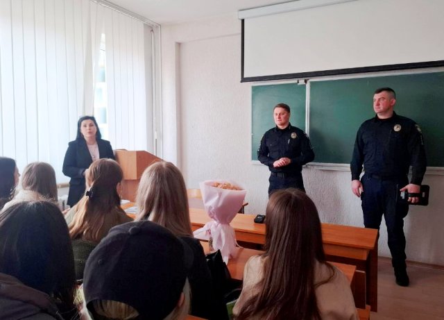 Декан факультету Оксана Боднар висловила щиру вдячність представникам Управління патрульної поліції